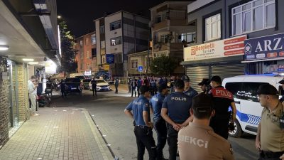 Kocaeli'nin Gebze ilçesinde iki grup arasında çıkan ve yoldan geçen