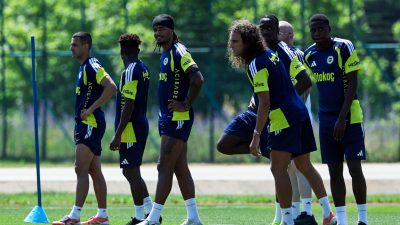 Fenerbahçe, yeni sezon hazırlıklarının ilk etabı olan Topuk Yaylası kampını