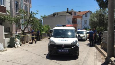 Kocaeli'nin Körfez ilçesinde kendisini aldattığını öne sürdüğü boşanma aşamasındaki eşini