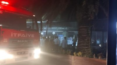 Kocaeli'nin Körfez ilçesinde bir kafenin mutfak bölümünde çıkan yangın hasara