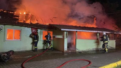 Kocaeli'nin Kartepe ilçesinde annesinin de içinde bulunduğu evi ateşe verdiği