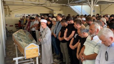Kocaeli'de psikolojik sorunları olduğu iddia edilen yeğeni tarafından pala ile