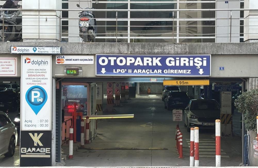 Kocaeli'nin İzmit ilçesinde otoparkta tartıştığı mesai arkadaşı motokuryeyi bıçaklayarak öldüren