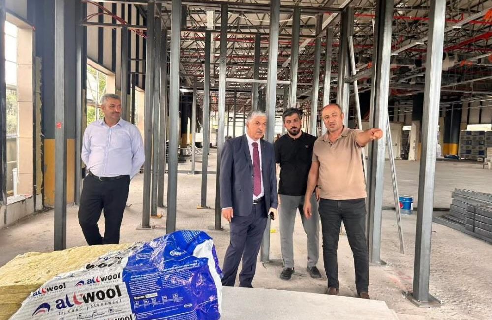 Dilovası'nda yapımı devam eden yeni belediye hizmet binası inşaatında çalışmalar