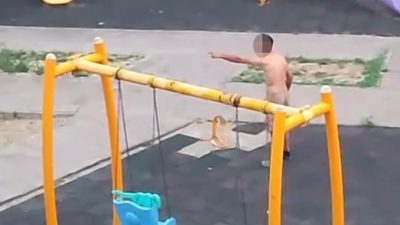 Kocaeli'de çocuk parkında elinde bıçak olan şahıs cinnet geçirdi. Polislerin