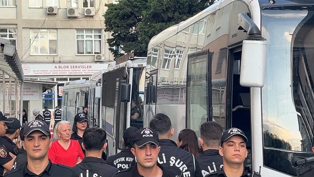 İstanbul Cumhuriyet Başsavcılığı'nın İzmit Belediyesi'ne yönelik yürüttüğü soruşturma kapsamında gözaltına