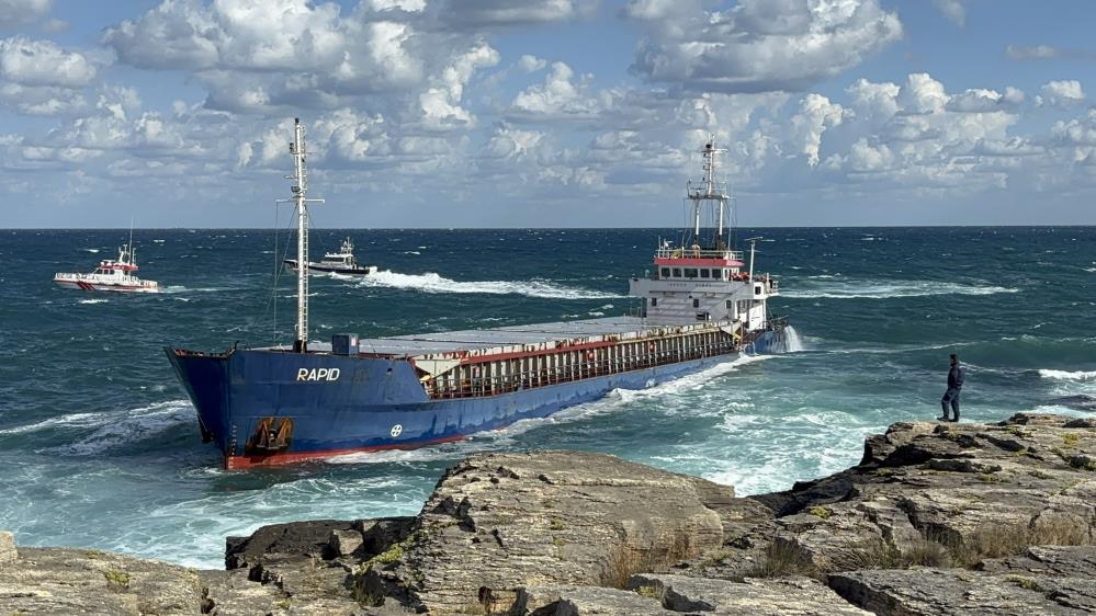 Kocaeli'nin Kandıra ilçesi açıklarında karaya oturduktan sonra uzun süredir atıl