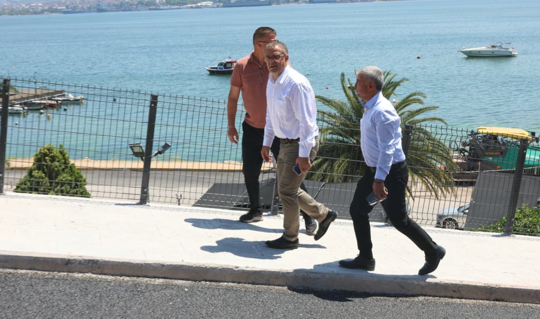 Derince Belediye Başkanı Av. Sertif Gökçe, ilçenin farklı noktalarında devam