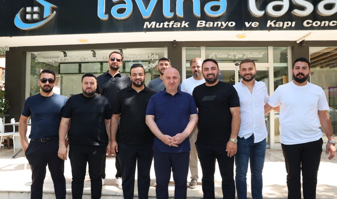 Darıca Belediye Başkanı Muzaffer Bıyık, Darıca’da faaliyet gösteren Lavina Tasarım