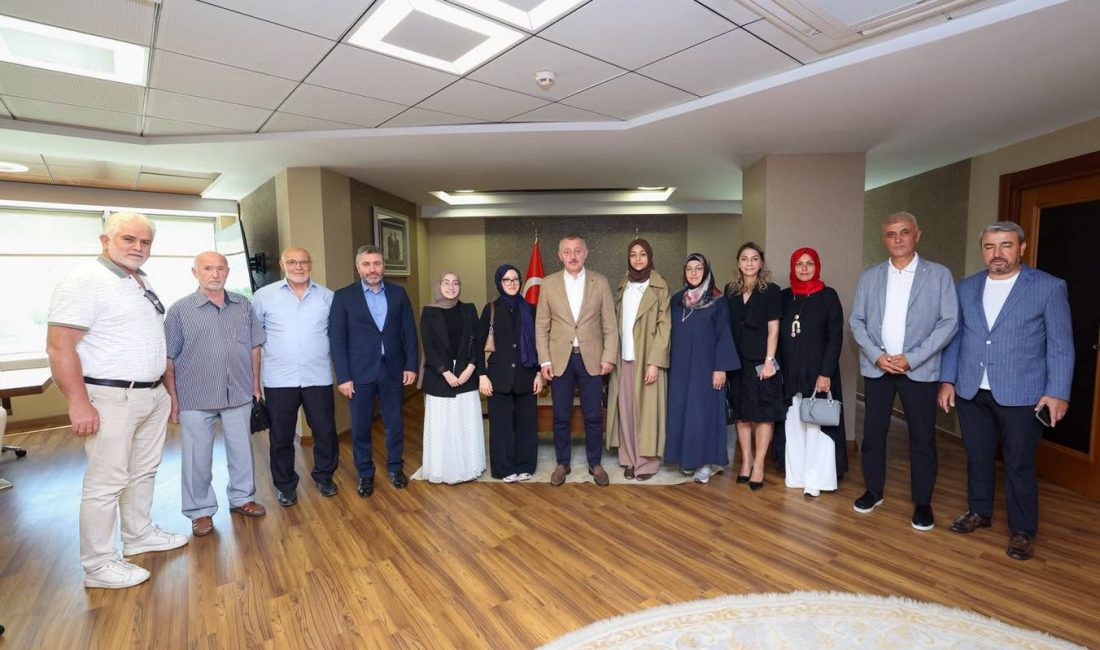 Arapça Münazara Türkiye Şampiyonası'nda birinci olan İzmit Mehmet Akif Ersoy