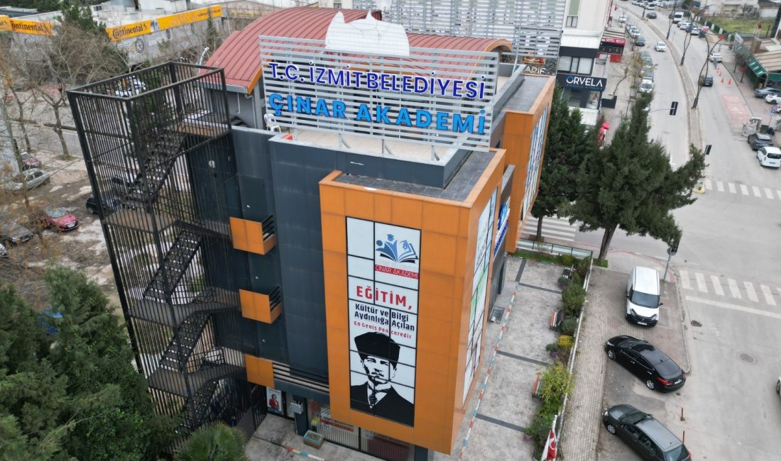 İzmit Belediyesi Çınar Akademi, YKS sonuçlarının açıklanmasının ardından üniversite adaylarına