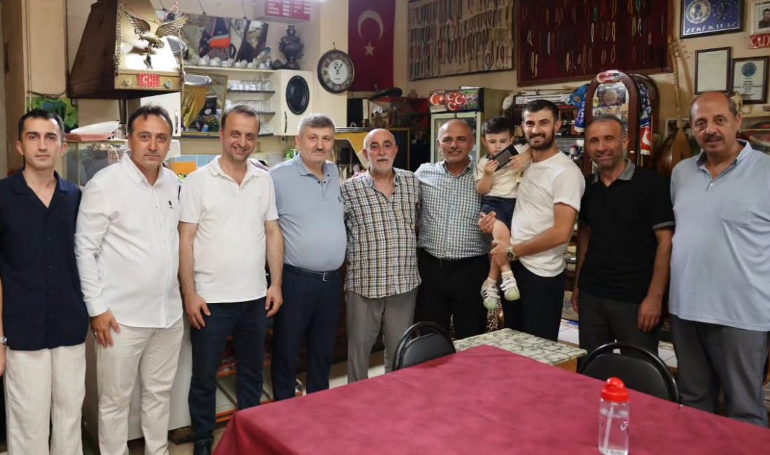 Mahallede gerçekleştirdiği ziyaret kapsamında iş yerlerini tek tek gezen Başkan