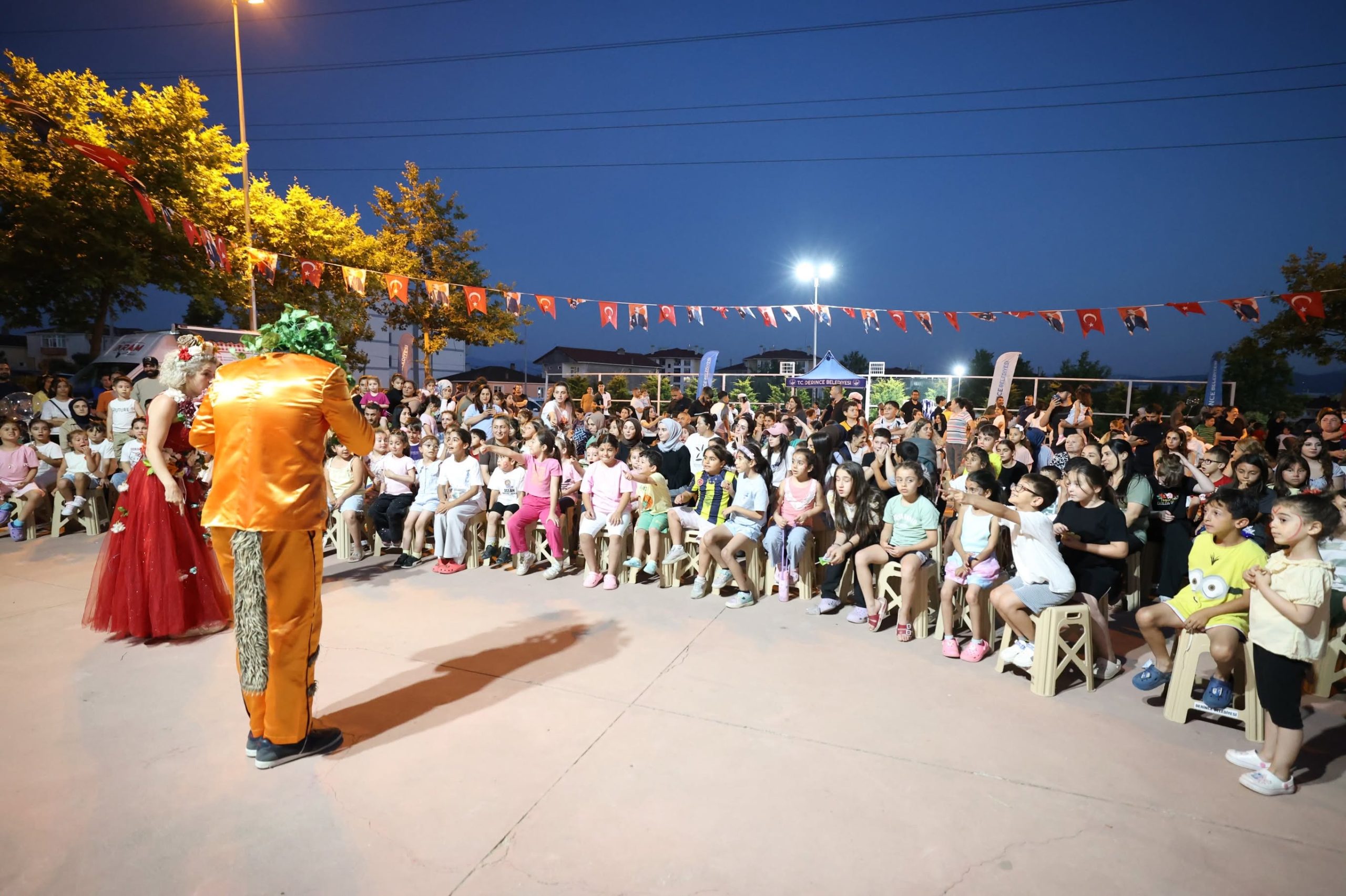 Derince Belediyesi’nin düzenlediği Mahalle Şenlikleri, Çınarlı Mahallesi’ndeki Hüseyin Gülseven Parkı’nda