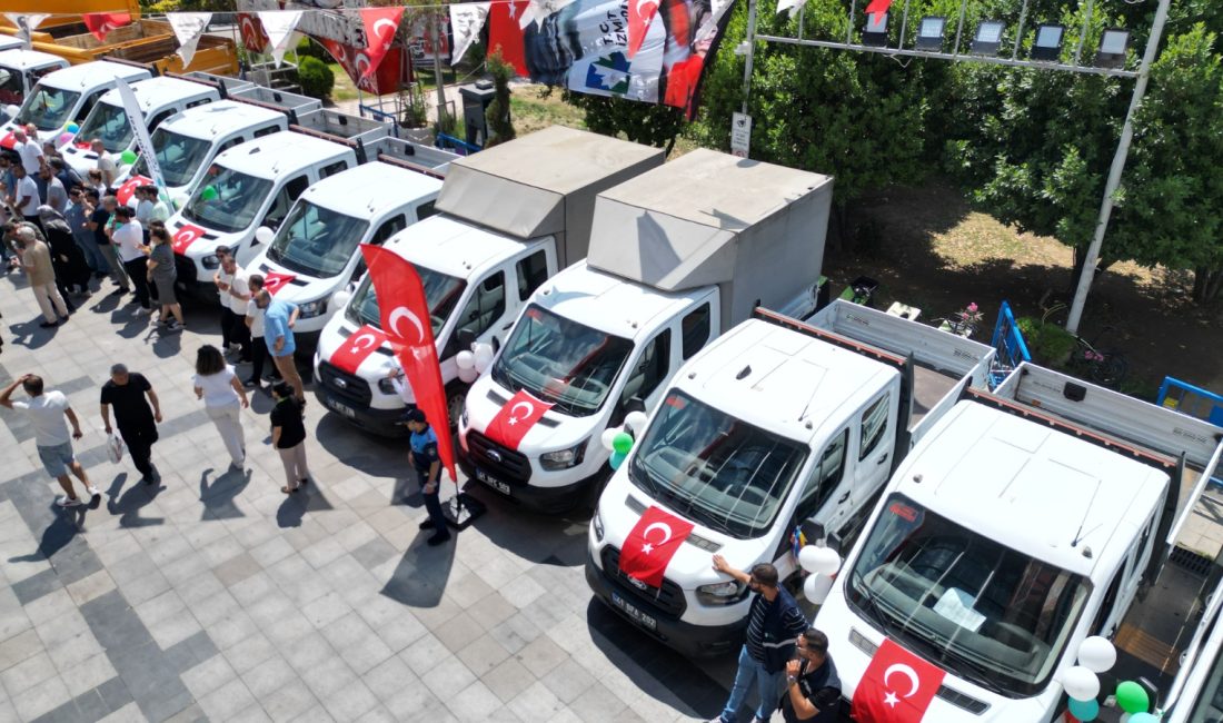 İzmit Belediyesi, öz kaynaklarıyla satın aldığı yeni hizmet araçlarını düzenlenen