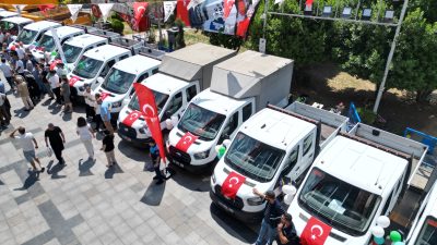 İzmit Belediyesi, öz kaynaklarıyla satın aldığı yeni hizmet araçlarını düzenlenen