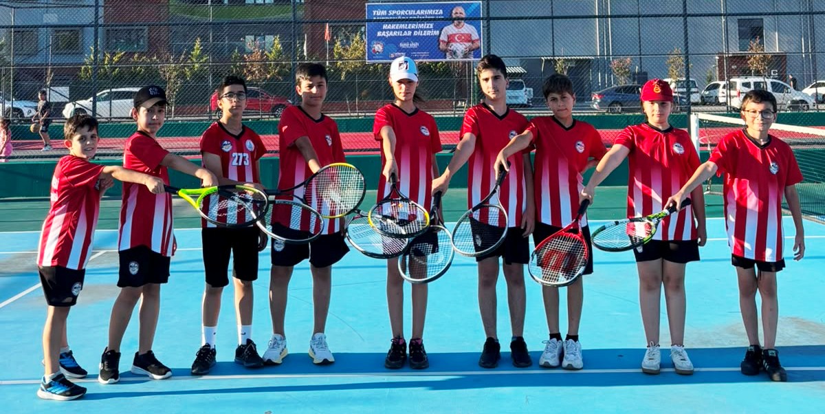 Körfez Belediyesi Spor Akademisi bünyesinde başlatılan ücretsiz tenis kursları, 8-18