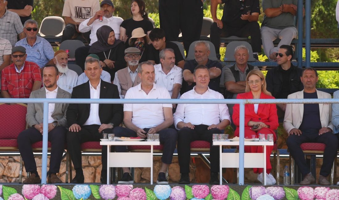 Milliyetçi Hareket Partisi (MHP) Kocaeli İl Başkanı Enes Emengen ve