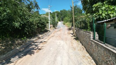 İzmit Belediyesi, Akmeşe Cumhuriyet Mahallesinde gerçekleştirdiği beton yol çalışmasıyla deforme