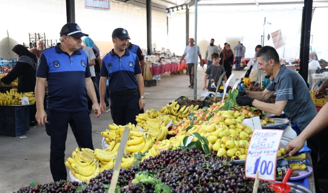 Kartepe Belediyesi Zabıta Müdürlüğü ekipleri, ilçe genelinde kurulan semt pazarlarında