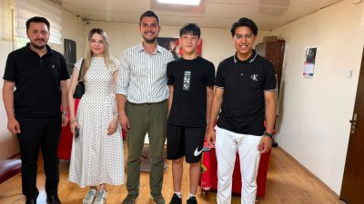 LGS’de 500 tam puan alarak Türkiye birincisi olan İzmitli öğrenciler,