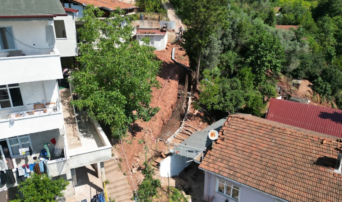 İzmit Belediyesi Fen İşleri Müdürlüğü ekipleri, Serdar Mahallesi Bahri Sokak’ta