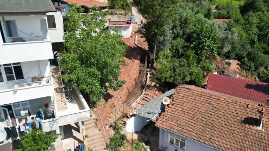 İzmit Belediyesi Fen İşleri Müdürlüğü ekipleri, Serdar Mahallesi Bahri Sokak’ta