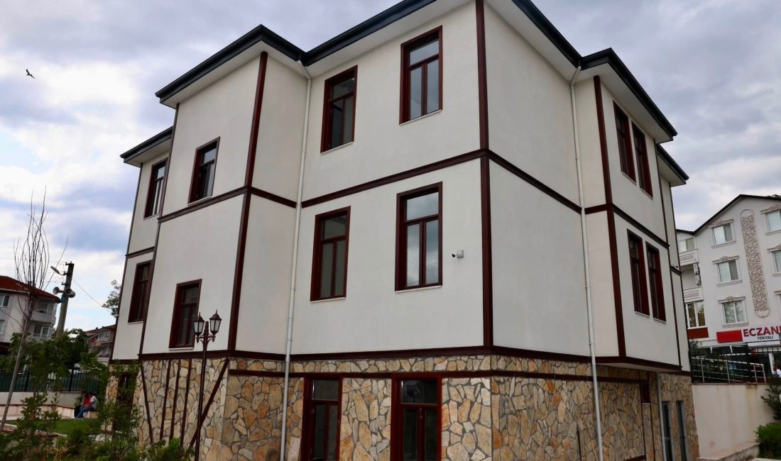 Körfez Belediyesi tarafından Yeniyalı Mahallesi’nde yapımı sürdürülen Taşköprü Kültür Evi