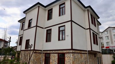 Körfez Belediyesi tarafından Yeniyalı Mahallesi’nde yapımı sürdürülen Taşköprü Kültür Evi