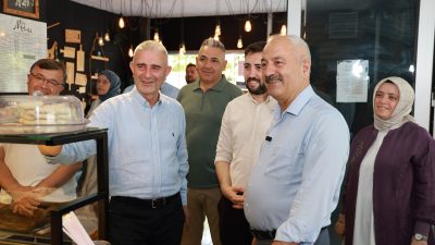Gebze Belediye Başkanı Zinnur Büyükgöz, mahalle ziyaretleri kapsamında Arapçeşme Mahallesi