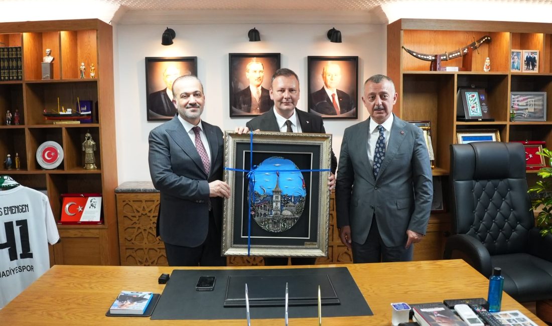 Kocaeli Büyükşehir Belediye Başkanı Tahir Büyükakın'ı ve AK Parti Kocaeli