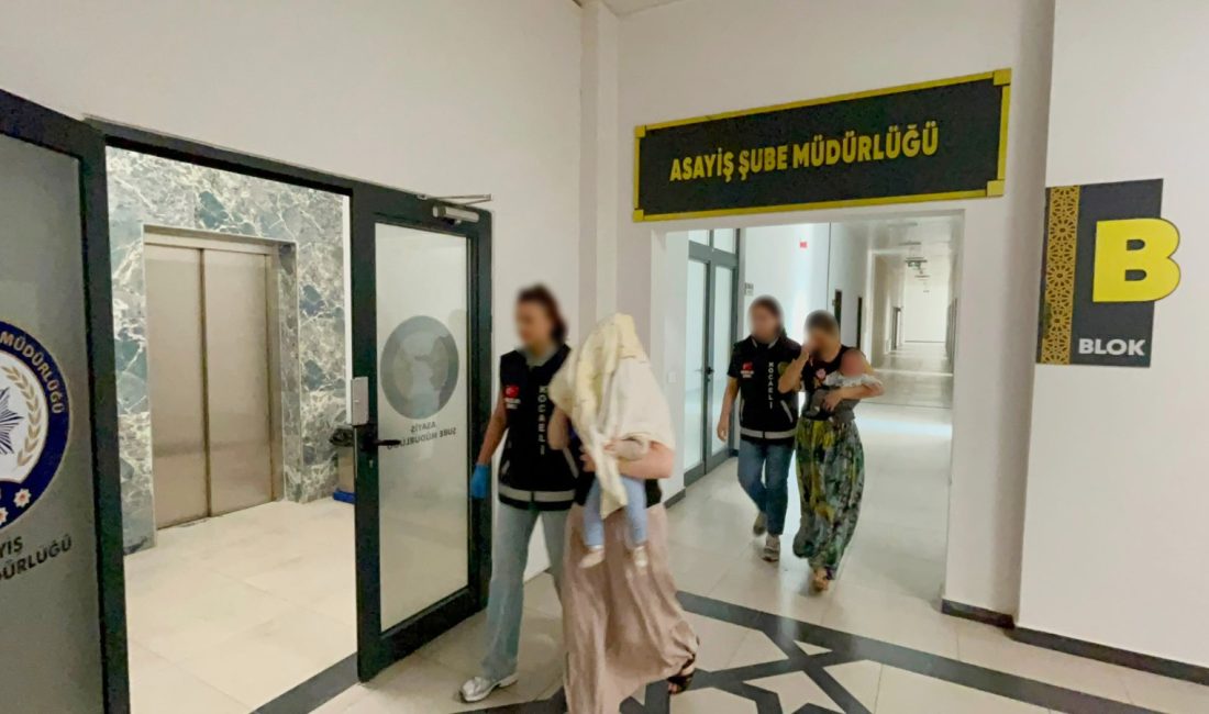 Kocaeli'nin Çayırova ilçesinde 1,6 milyon lira değerinde ziynet eşyası ve