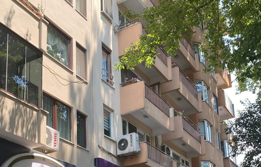 İzmit Yürüyüş Yolu'ndaki bir apartman dairesinden silah sesleri gelmesi üzerine