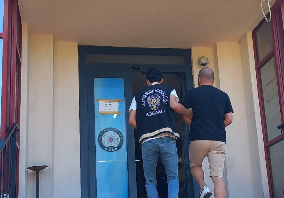 Kocaeli'de dolandırıcılık suçundan hakkında 5 yıl kesinleşmiş hapis cezası bulunan
