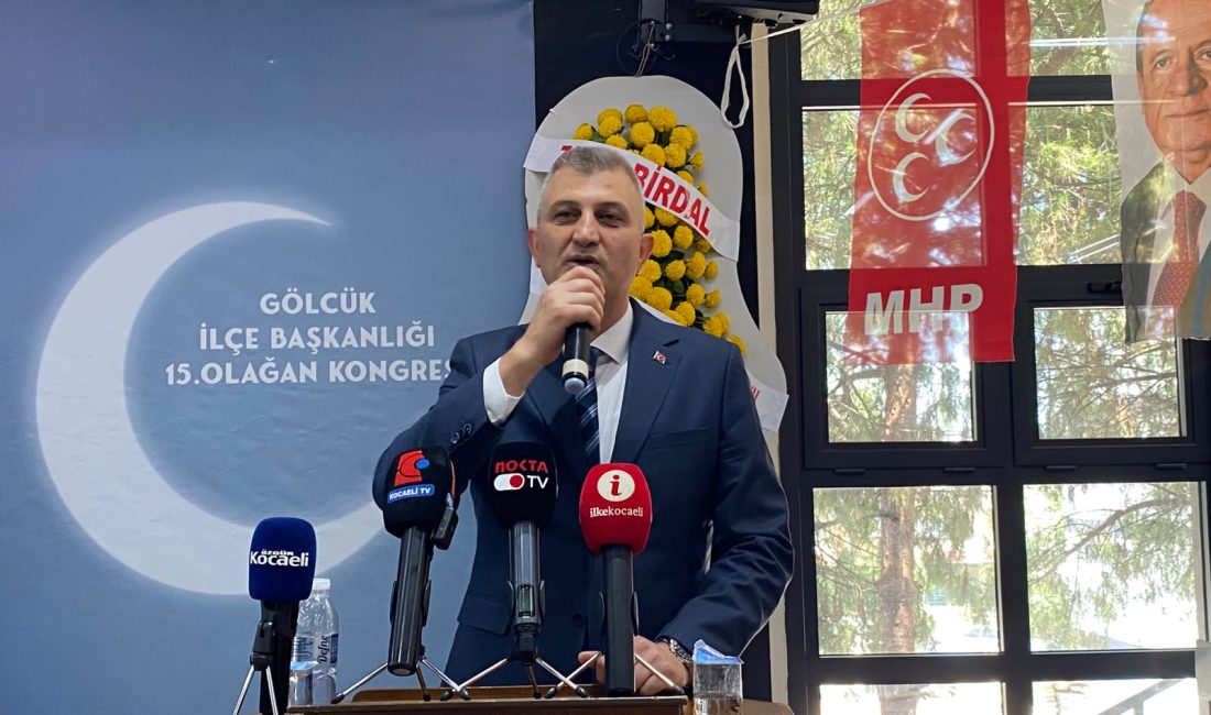 Gölcük Belediye Başkanı Ali Yıldırım Sezer, MHP Gölcük İlçe Teşkilatı'nın