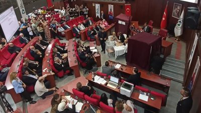 İzmit Belediye Başkanı Fatma Kaplan Hürriyet'in görevden uzaklaştırılmasının ardından yerine