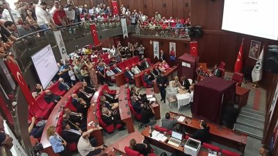 Görevden uzaklaştırılan İzmit Belediye Başkanı Fatma Kaplan Hürriyet'in yerine başkanvekilini