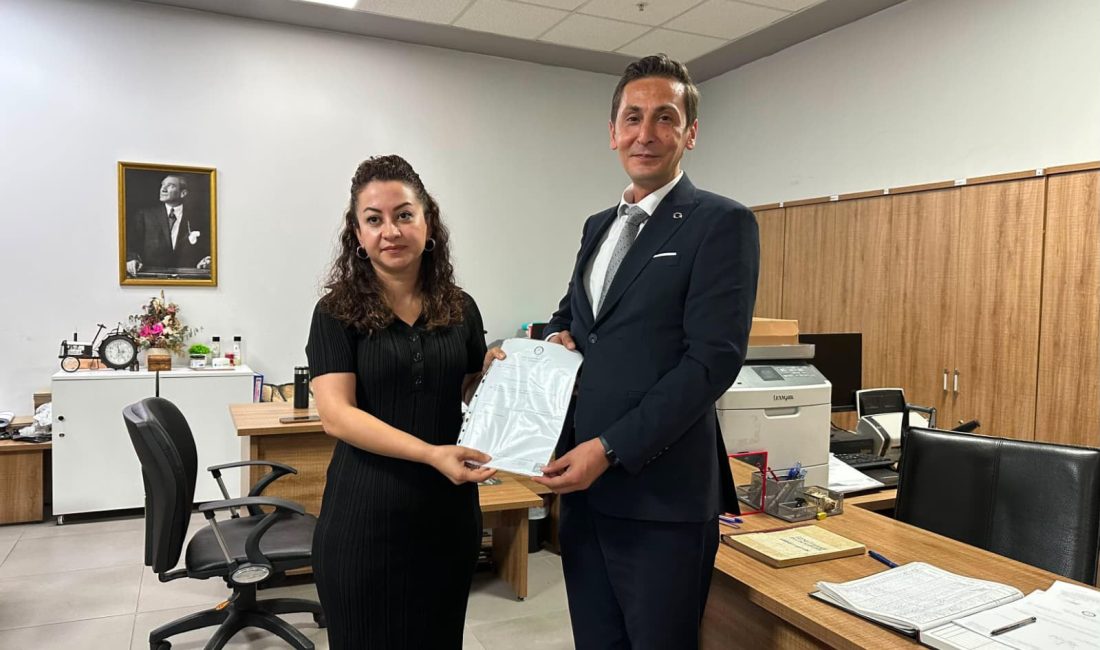 MHP İzmit İlçe Başkanı Serdar Semih Türeyen, bugün İlçe Seçim Kurulu'ndan