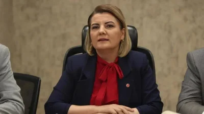 İçişleri Bakanlığı, İzmit Belediye Başkanı Fatma Kaplan Hürriyet'in görevden uzaklaştırıldığını