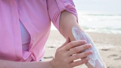 Güneşin zararlı ultraviyole (UV) ışınlarına karşı cildi korumaya yardımcı olan
