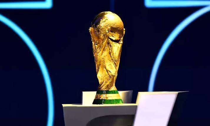 UEFA ve 55 üye federasyonu, FIFA'nın Dünya Kupası ve diğer