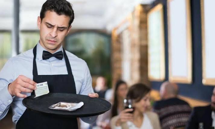 Restoran ve kafelerde uzun süredir tartışma konusu olan kuver ücretleri,