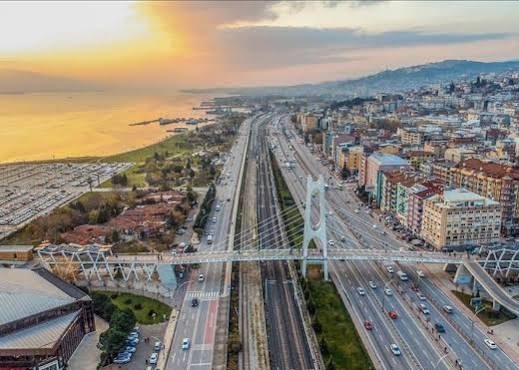 
Türkiye'nin sanayi merkezlerinden biri olan Kocaeli, üretim gücü, ihracat kapasitesi