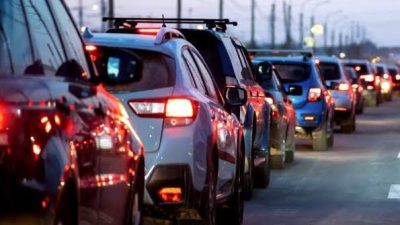 Kocaeli’de Medical Park Hastanesi karşısındaki yanyol üzerinde trafik kazası meydana