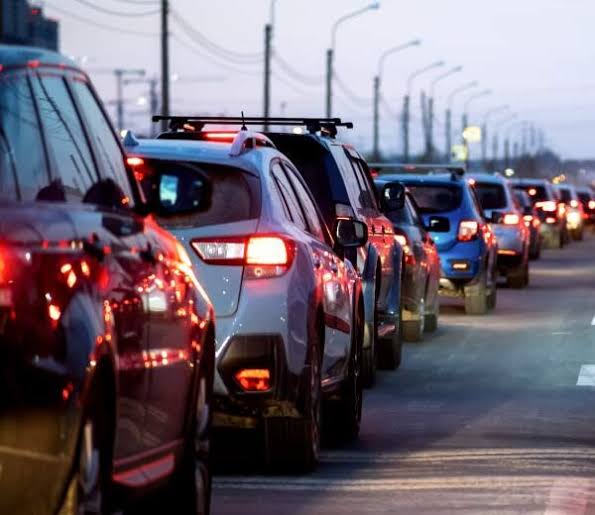 Kocaeli’de Medical Park Hastanesi karşısındaki yanyol üzerinde trafik kazası meydana