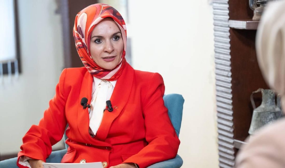 Aile ve Sosyal Hizmetler Bakanı Mahinur Özdemir Göktaş, evlerinde bakılan