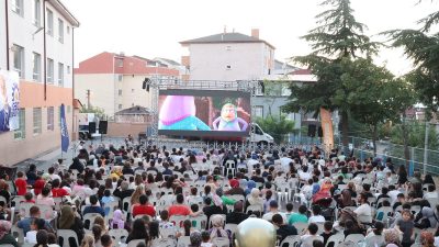 Gebze Belediyesi’nin “Mahallemde Sinema Var” etkinliği kapsamında Köşklüçeşme Mahallesi’nde düzenlenen