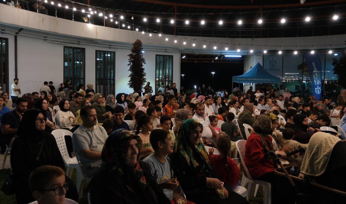 Kocaeli Büyükşehir Belediyesi’nin “Kütüphanemde Tiyatro Arası” etkinlikleri kapsamında düzenlediği açık