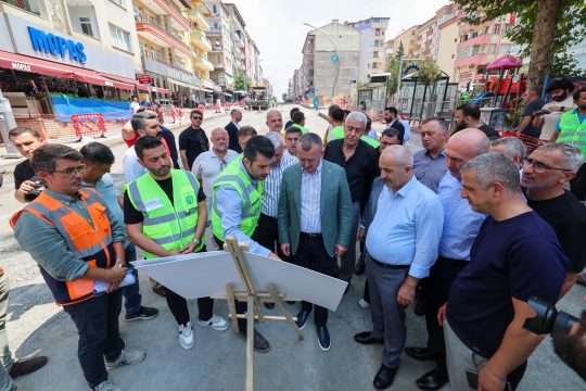 Kocaeli Büyükşehir Belediye Başkanı Tahir Büyükakın, Gebze’nin en yoğun ulaşım