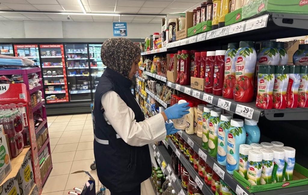 Kartepe Belediyesi Zabıta Müdürlüğü ekipleri, Kocaeli Ticaret İl Müdürlüğü ekipleriyle
