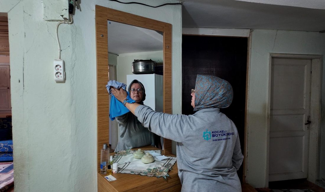 Kocaeli Büyükşehir Belediyesi, “Evde Bakım Hizmetleri” kapsamında yaşlı, engelli ve